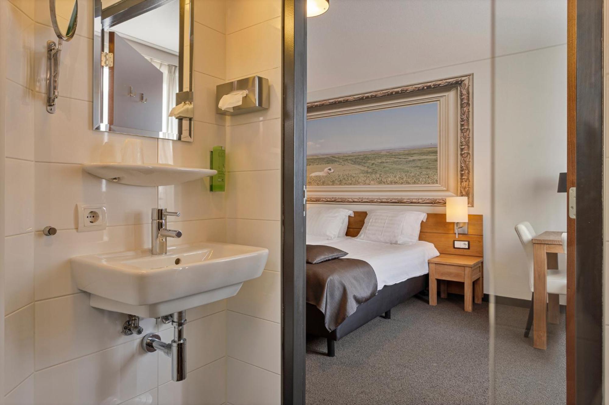 Hunzego Hotel Uithuizermeeden Esterno foto
